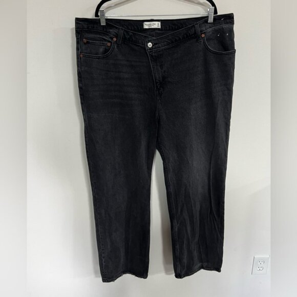 Abercrombie & Fitch The 90s Relaxed High Rise Jeans - Picture 3 of 10